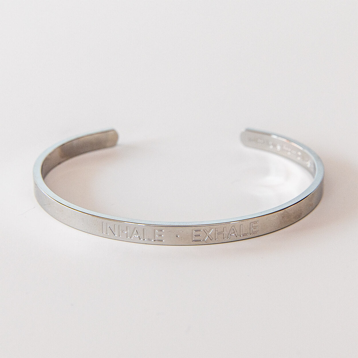 Armreif mit Gravur | Silber | Inhale - Exhale