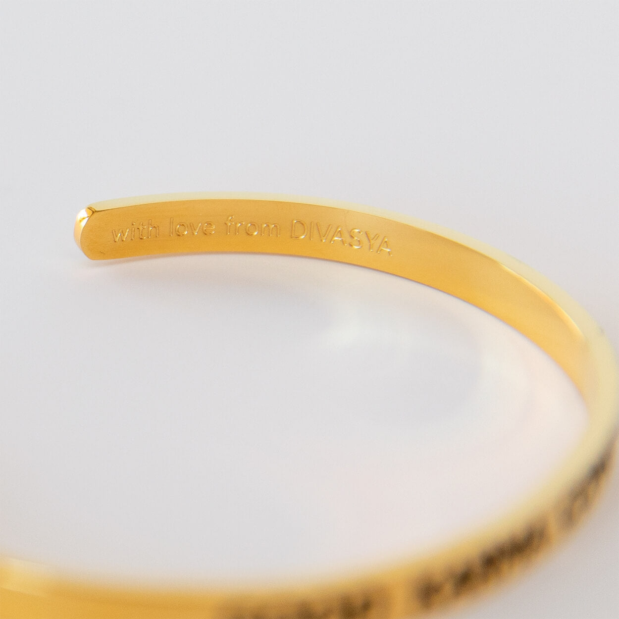 Armreif mit Gravur | vergoldet | "Be true - be you - be kind"