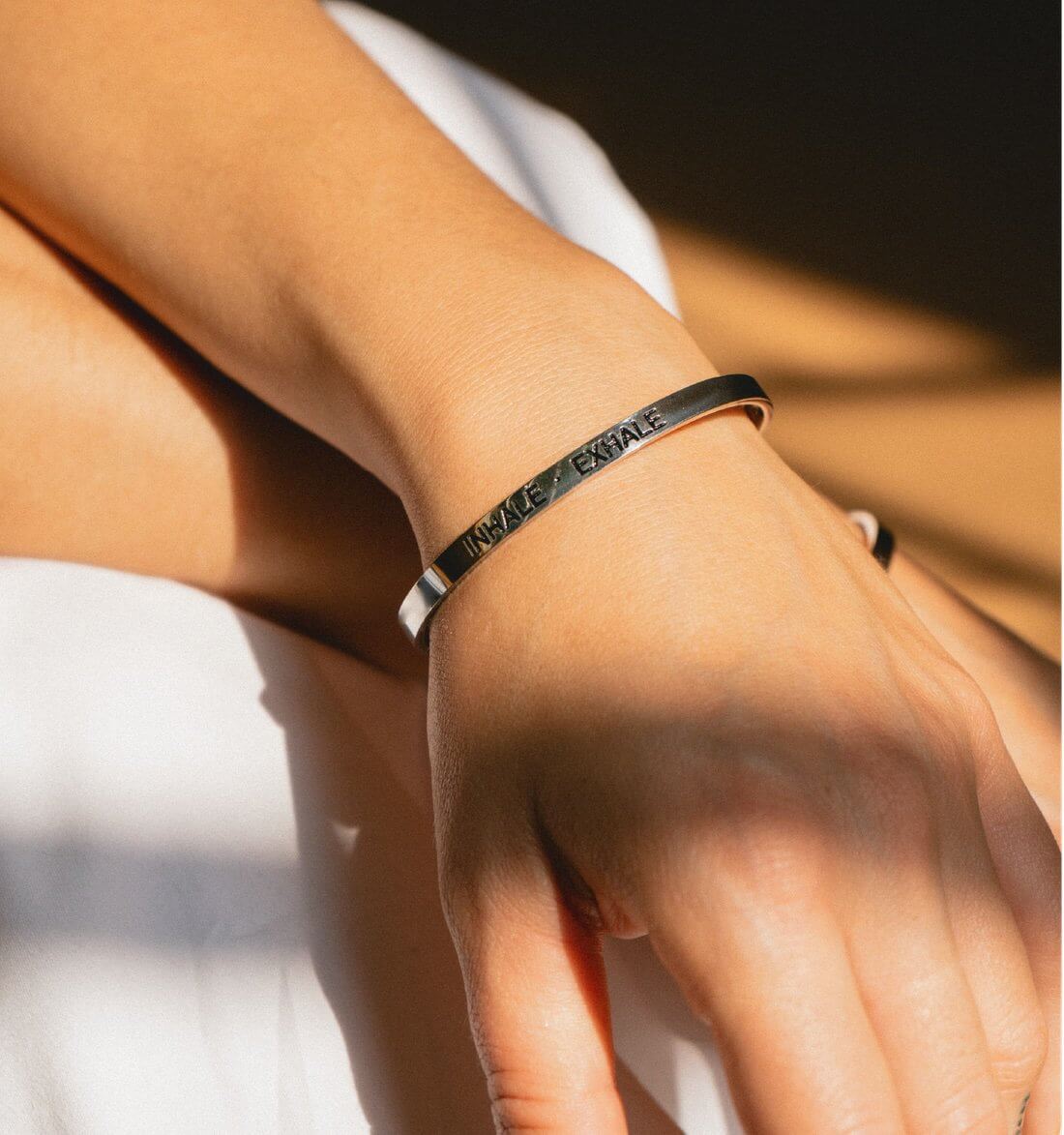 Armreif mit Gravur | Silber | Inhale - Exhale