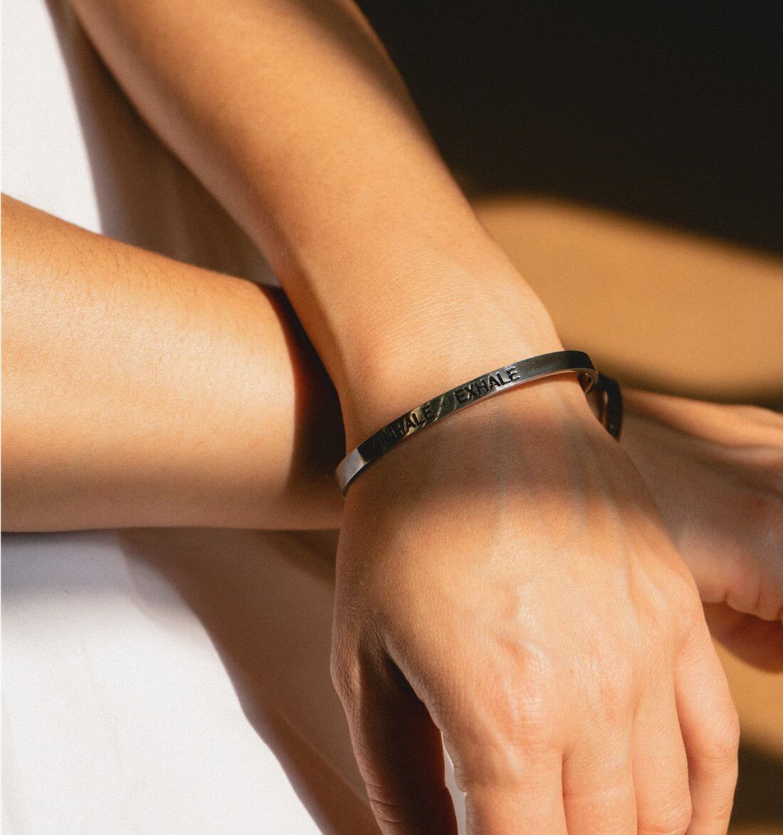 Armreif mit Gravur | Silber | Inhale - Exhale