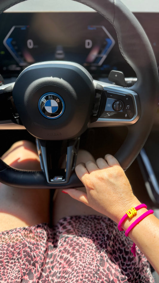 Love Ibiza Band pink in Gelb