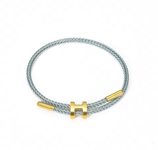 Her Mess Statement Armband grauweiss