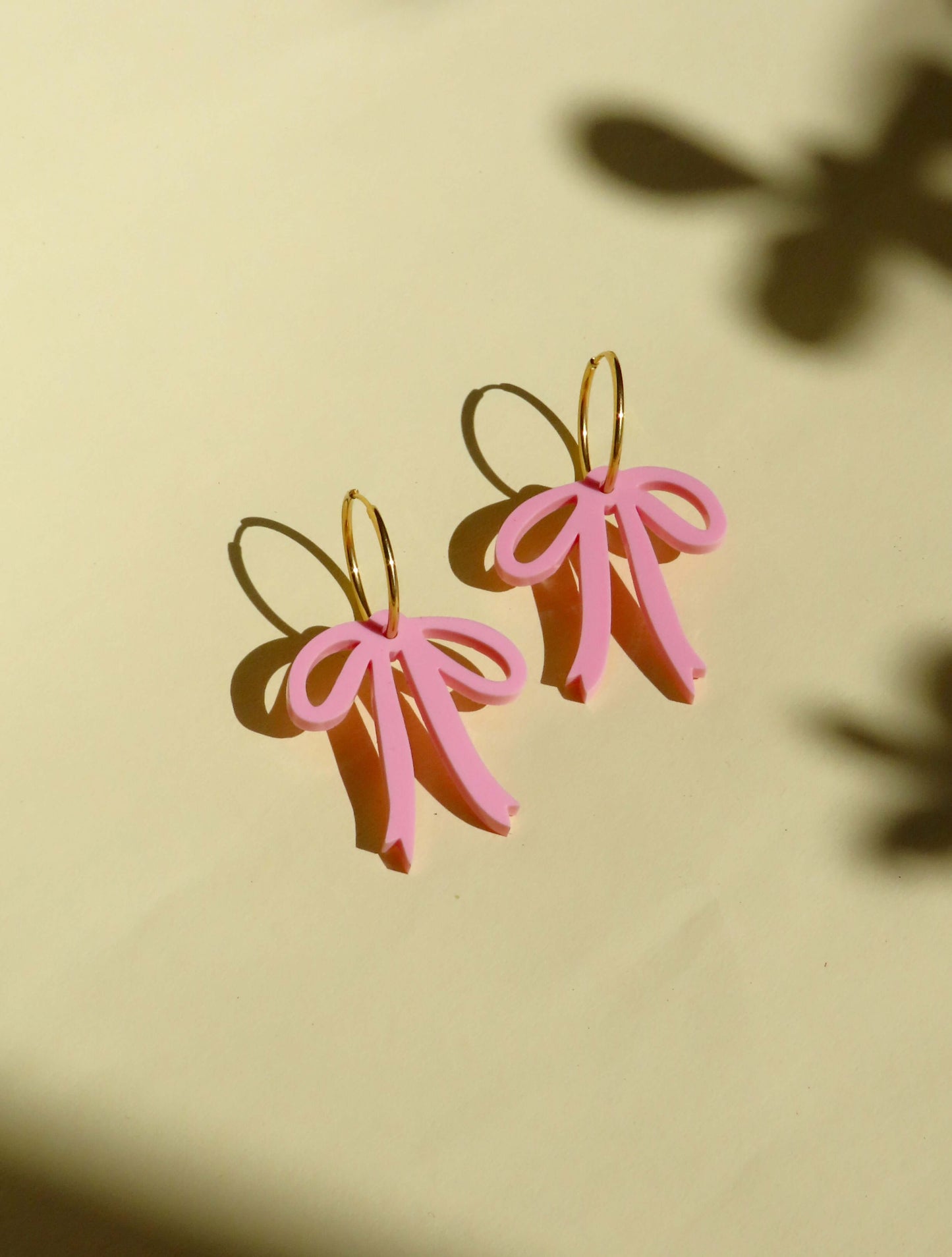 Creolen mit rosa Schleifen – Verspielte Statement-Ohrringe